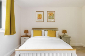 Stylish Cotswolds Retreat nestled between Bath and Castle Combe